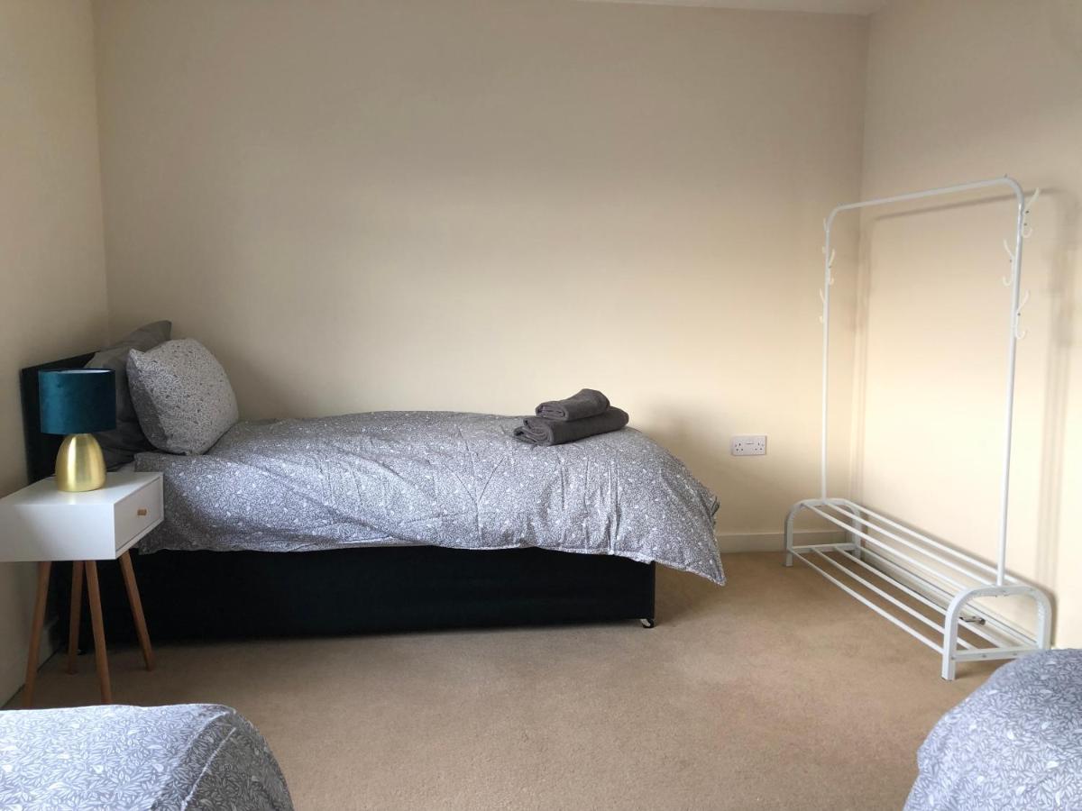 Villa Bray House - Perfect For Large Groups à Wolverhampton Extérieur photo